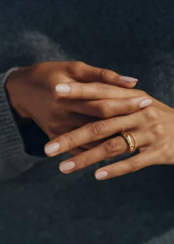 Polène Ring mit Kette Eroz< Ringe